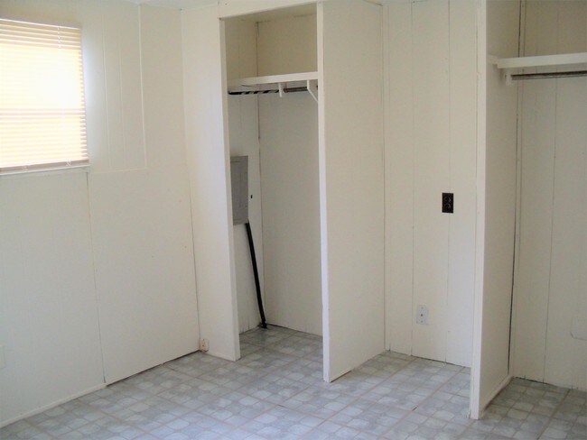Foto del edificio - 1702 Dickie Rd