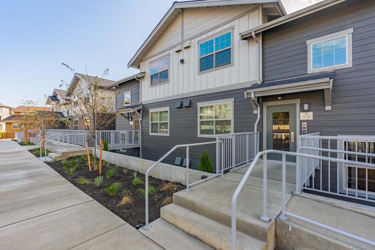 Primary Photo - Prince Avenue Apartments