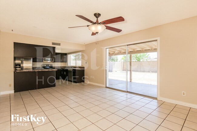 Building Photo - 5413 W Townley Ave