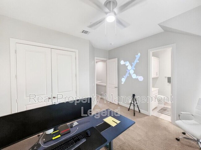 Foto del edificio - 15850 Quorum Dr