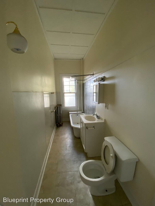 Building Photo - 20 E Housatonic St