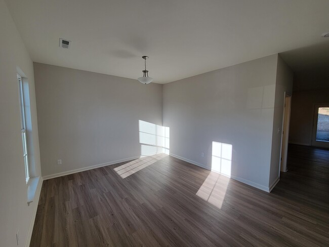 Building Photo - 125 Kirkstall Wy