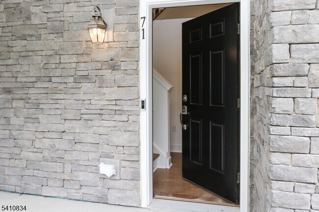 Foto del edificio - 71 Veterans Wy