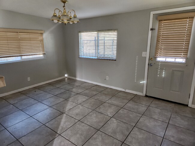 Foto del edificio - 2601 S Portia Ave