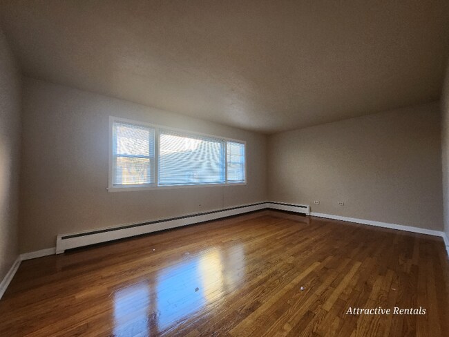 Building Photo - 5511 W Kamerling Ave