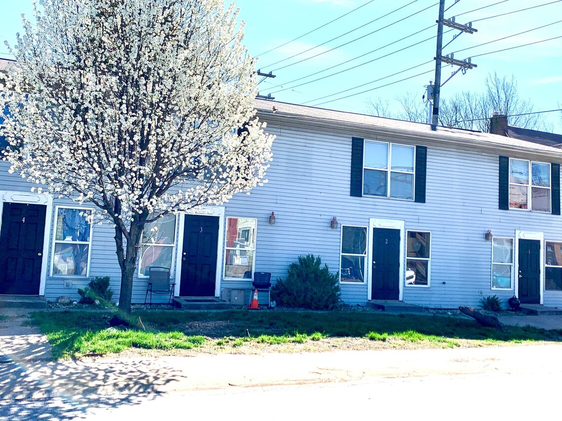 Foto principal - One bed APT, south of downtown, available ...