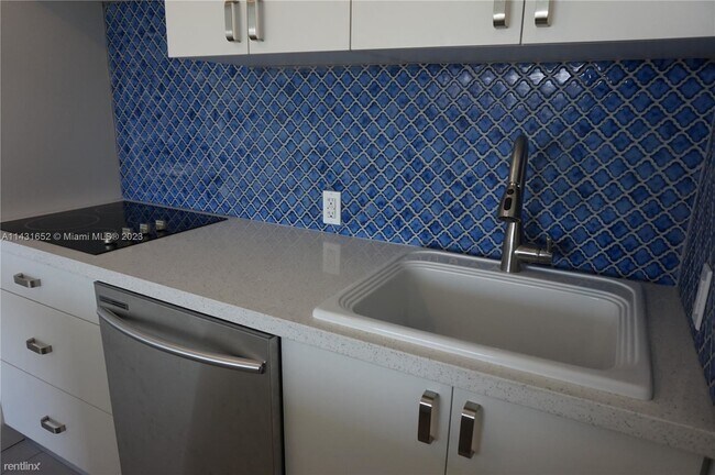 Building Photo - 2 br, 1 bath Condo - 7900 Tatum Waterway D...