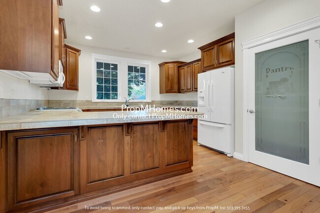 Foto del edificio - Luxury Four Bedroom Home in Oregon City!
