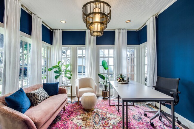 Foto del edificio - Beautiful home nestled in the heart of the coveted M - Street Neighborhood!