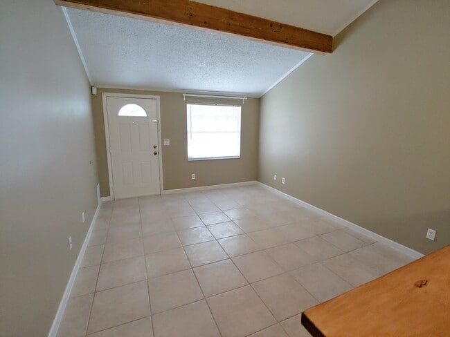 Building Photo - 2809 Cedaridge Dr