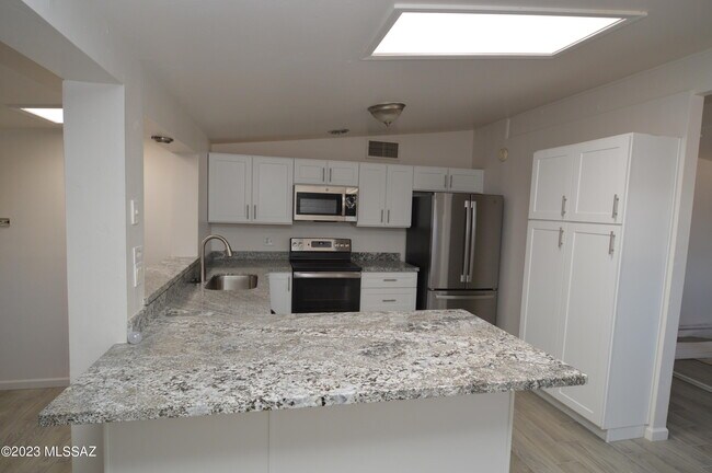 Foto del edificio - 7118 E Elbow Bay Dr