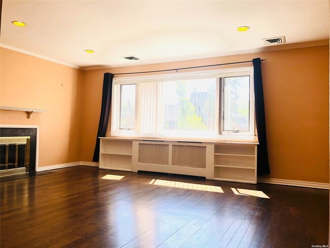 Building Photo - 27 Spruce St