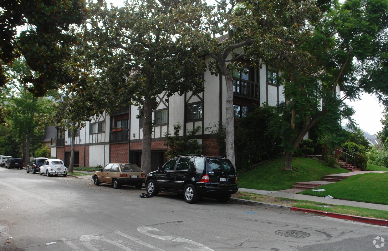 Foto del edificio - 2426 Canada Blvd