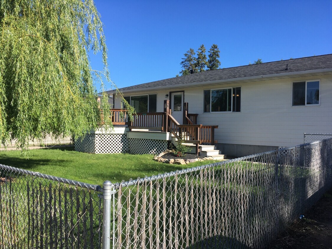 Foto principal - 2 bed 1.5 bath in Corvallis, near schools