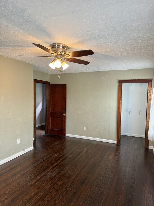 Building Photo - 884 Bellows Ave