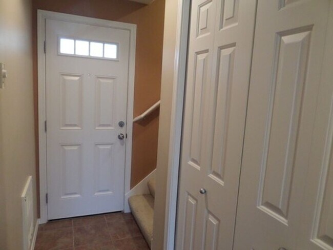 Foto del edificio - Stunning and Large 3-Bedroom Townhome with...