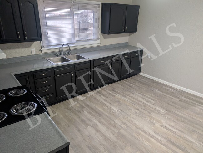 Foto del edificio - 6632 N Mill St