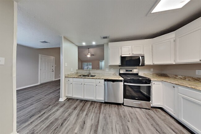 Foto del edificio - 16318 Elmwood Point Ln