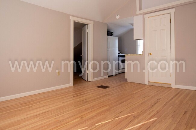 Foto del edificio - 4202 Barker Ave