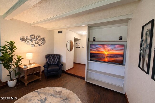 Building Photo - 6201 Escondido Dr
