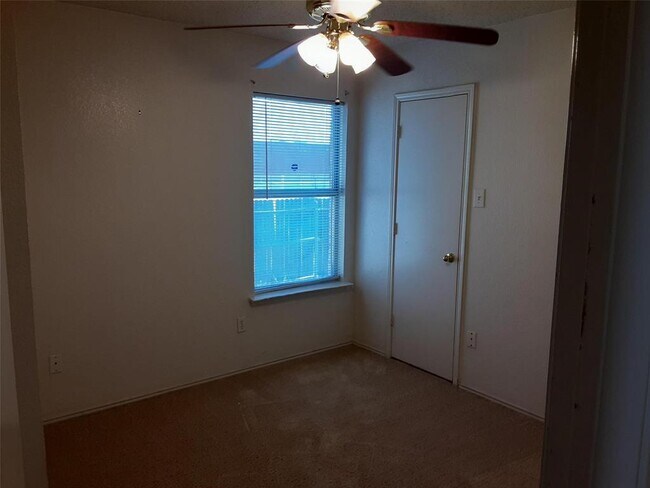 Building Photo - 1701 Whispering Cove Trail