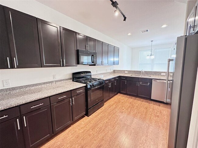 Building Photo - 17018 Wilthorne Gardens Ct
