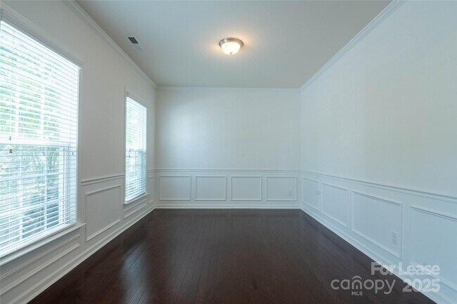 Building Photo - 15747 Reynolds Dr