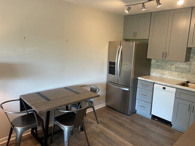 Building Photo - 403 Hayden Rd