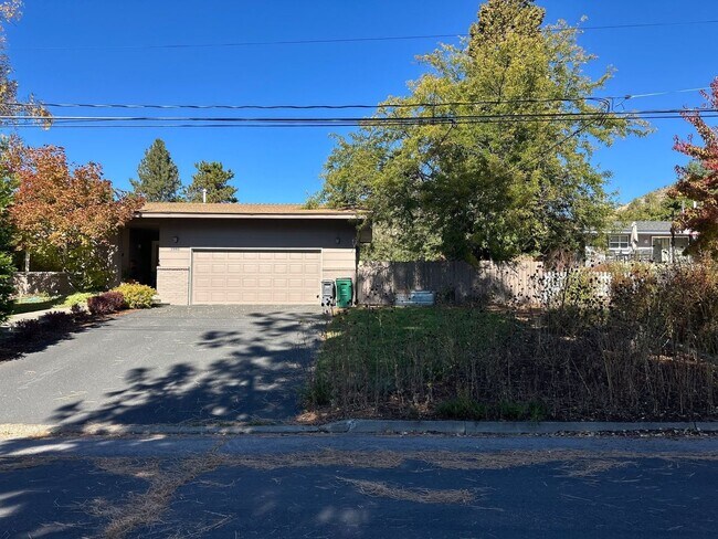 Building Photo - 1985 Benson Ave