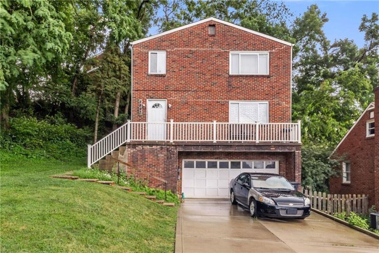 Photo - 2897 Leola Avenue