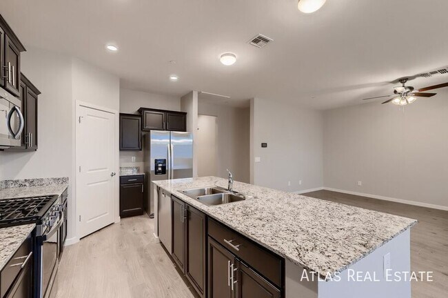 Foto del edificio - 2077 N 213th Dr