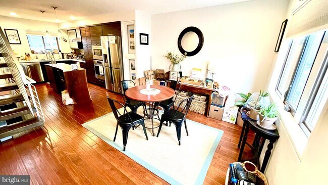 Building Photo - 1165 S Mole St