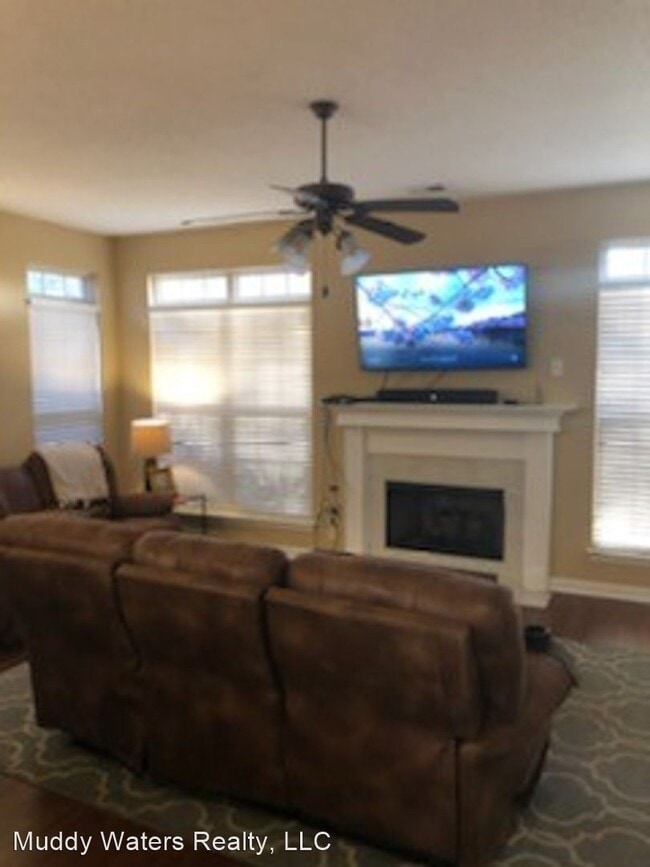 Building Photo - 4 br, 2.5 bath House - 721 Classic Dr S
