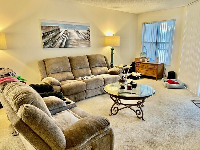 Foto del edificio - 7831 Granville Dr