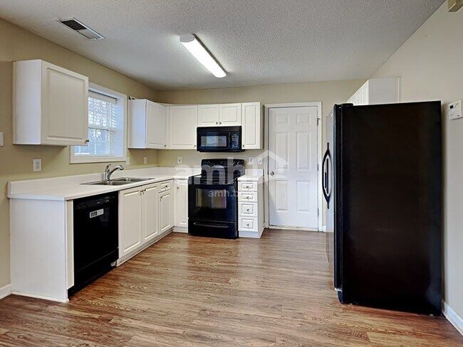 Building Photo - 612 Fairview Lake Way