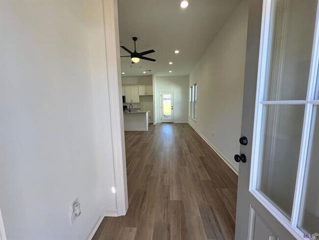 Foto del edificio - 28335 Merrimack Dr