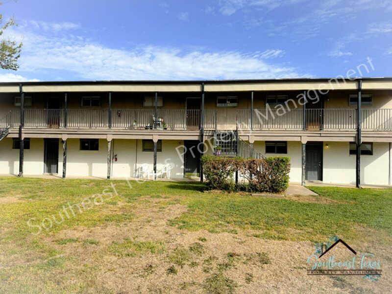 Primary Photo - 2160 Merriman St
