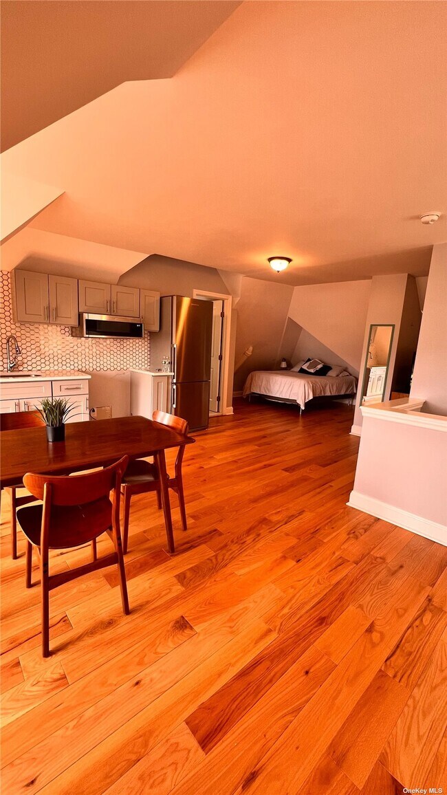 Building Photo - 16 Lamartine Terrace