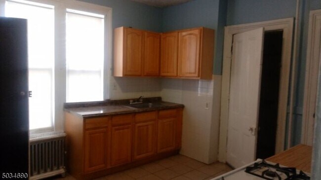 Building Photo - 161 Elm St