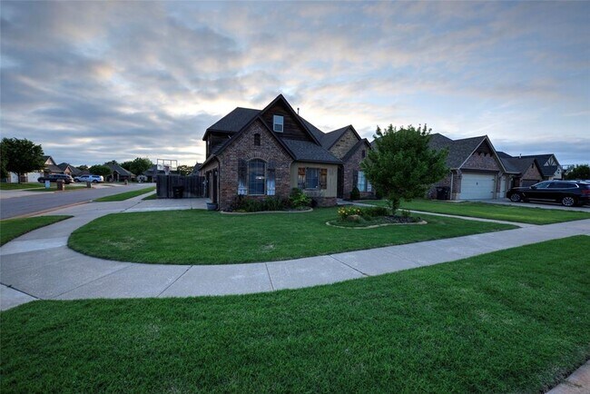 Building Photo - 1315 Ladera Cir