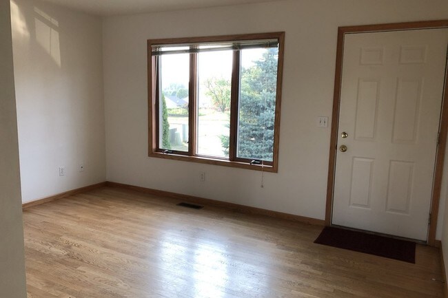 Foto del edificio - 2208 Holiday Rd