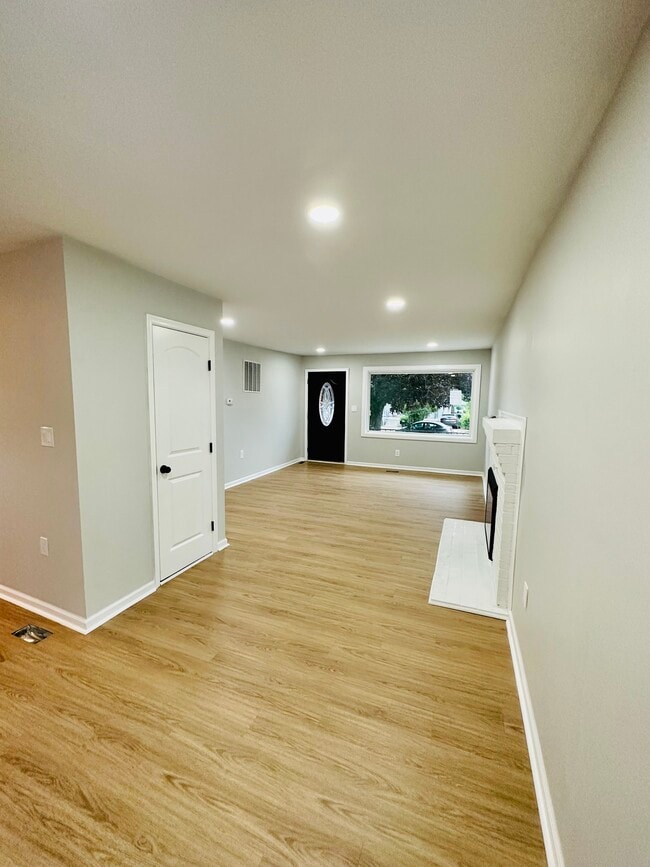 Foto del edificio - 5906 Leewood Ave