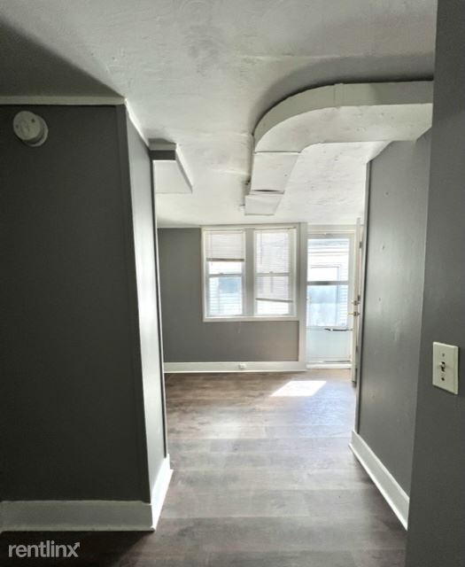 Building Photo - 1 br, 1 bath Townhome - 2221 Deerpark Blvd...