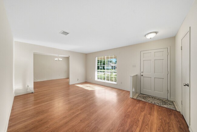 Building Photo - 2015 Greengrass Ct