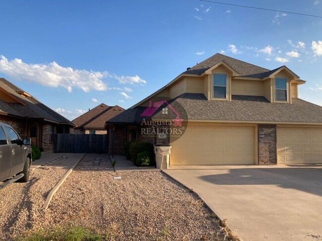 Building Photo - Beautiful Duplex in Tuscola!