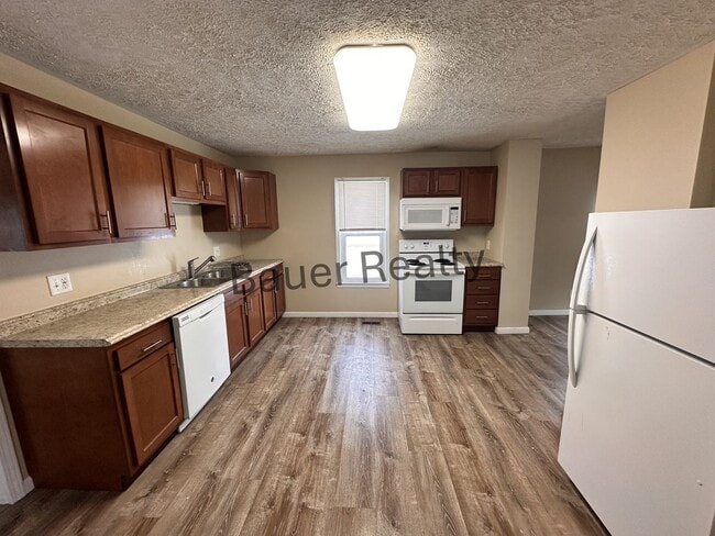 Building Photo - Renovated Two Bedroom Home