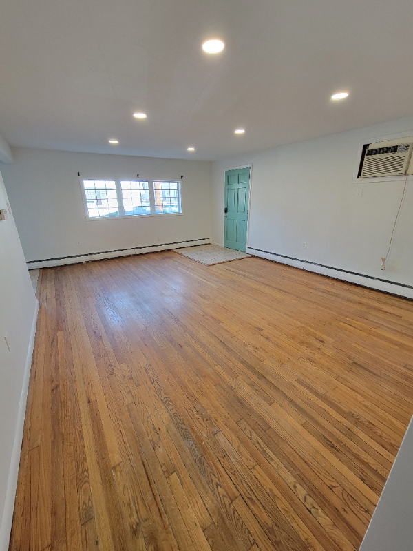 Primary Photo - 2339 Boas St