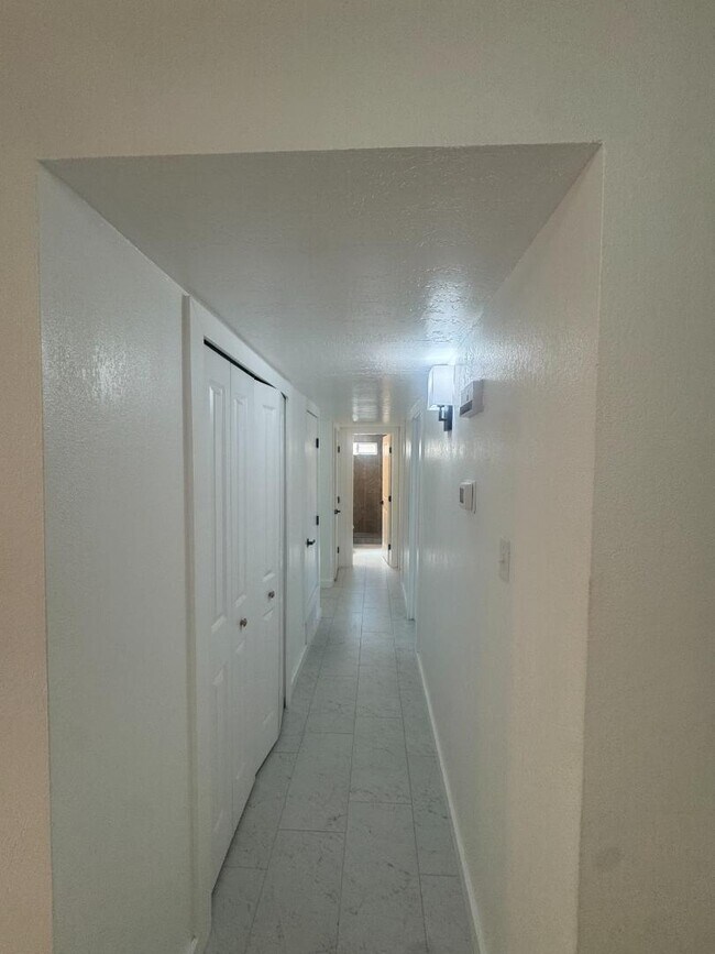Foto del edificio - 11216 Baja Dr NE