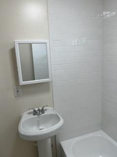 Foto del edificio - 1709 W 25th St