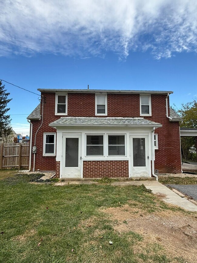 Foto del edificio - 870 E Main St